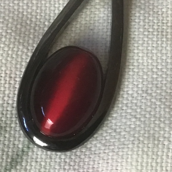 Pendant necklace with a red stone like a tiger eye - Picture 2 of 6